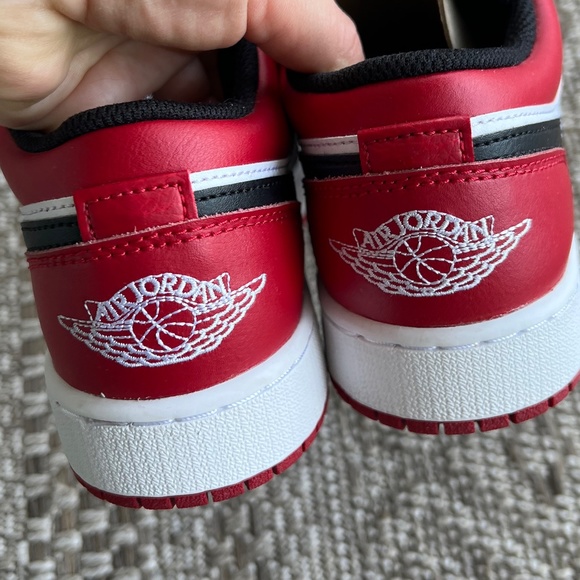 Nike NEW Air Jordan 1 Low GS Bred Toe Sneakers Size 5 Youth W/Original Box - Picture 5 of 11